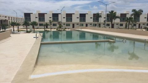 Renta mensual de Casa en Condominio con Alberca Jacuzzi en Cancún Quintana  Roo (AV. HUAYACAN KM-4 CANCUN) | Melrom 438705